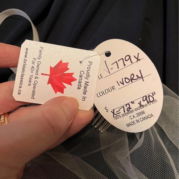 Pearl Veil - handmade in
Canada - Picture 3 of 4